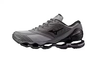 Grayscale Technical Runners Image 3