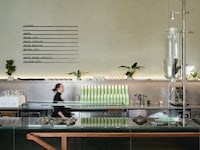 Minimalist Caf&eacute; Interiors Image 3
