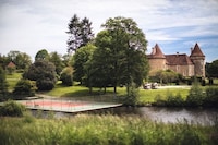 Tennis-Forward French Chateaus Image 1