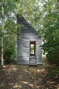 Compact Modular Forest Cabins Image 3