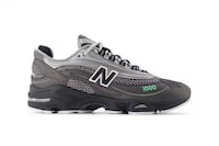 Reinvented Retro Running Shoes Image 3