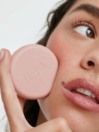 Skin-Blurring Powder Blushes Image 2