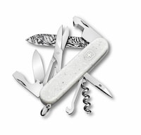 Minimalist Multipurpose Pocket Knives Image 2
