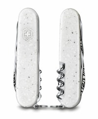 Minimalist Multipurpose Pocket Knives Image 4