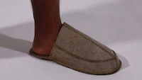 Dust-Based Soft Slippers Image 4