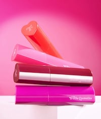 Hydrating Lip Gloss Stains Image 1