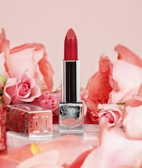 Vibrant Fuchsia Lipstick Shades Image 1
