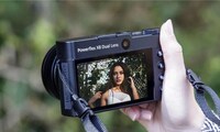 Selfie-Friendly Dual-Lens Cameras Image 3