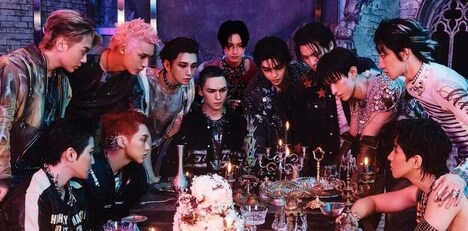 K‑pop Group Collectibles