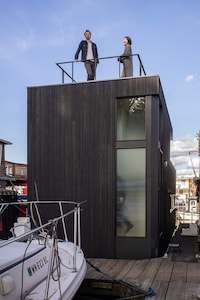 Sleek Compact Floating Homes Image 3