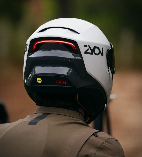 Air-Purifying Motorcyclist Helmets : Zyon Smart Motorcycle Helmet