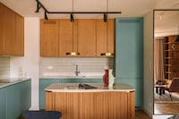 Retro-Rich Krak&oacute;w Apartment Image 3