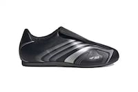 Minimalist Slip-On Sneakers Image 5
