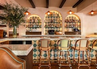 Vibrant NYC Seafood Restaurants Image 4