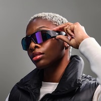 Sport-Friendly Smart Sunglasses Image 1