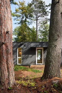 Artistic Lakeside Retreats Image 2