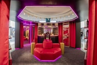 Speakeasy-Inspired Airport Pop-Ups Image 4