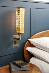 Sophisticated Light Finishes Image 1