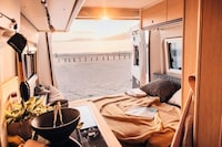Pop-Up Multi-Room Camper Vans Image 6
