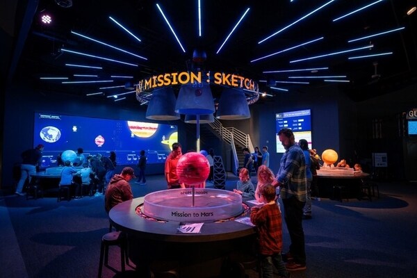 Space Exploration Experiences: Space Center Houston Blends Education ...
