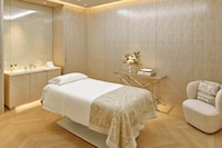 Flagship Spa-Equipped Fashion Retailers Image 3