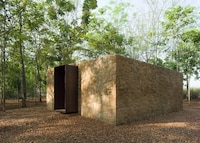 Reflective Memorial Architecture Image 3