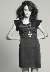 Gray Scale Grunge Glam Image 3