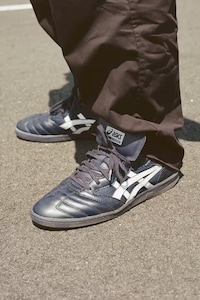 Stylish Skate Sneakers Image 1