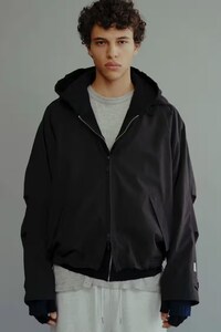 Minimalist Outdoor Fall Fashion Image 2