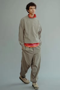 Minimalist Outdoor Fall Fashion Image 4