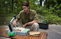 AI-Powered Chess Set Robots Image 6