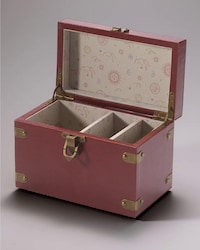 Luxe Fragrance-Filled Trunks Image 2