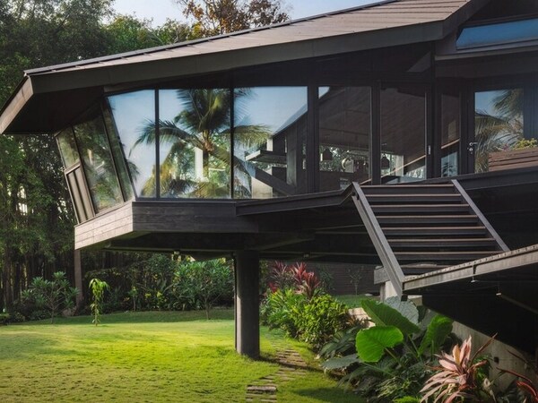 Timber-Framed Coastal Homes: This Timber Residence in Goa Pioneers ...
