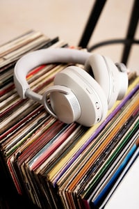 Dynamic Adjustment Headphones Image 6