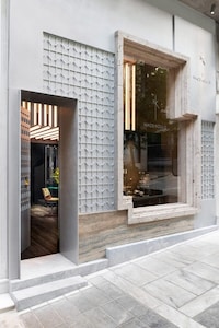 Evocative Mid-Century Stores Image 3