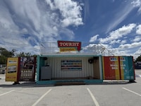 Beach-Themed Mobile Tourist Centers Image 3