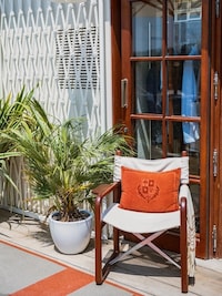 Fashion-Forward Beach Clubs Image 2