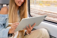 Sleek Compact Tablet Lines Image 3