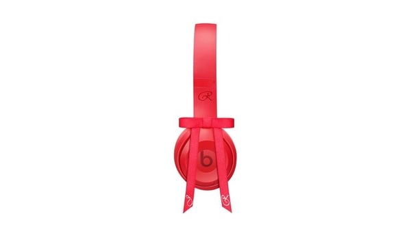 Artistic Singer-Approved Headphones : Beats Solo 4 JENNIE