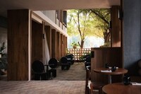Beachside Architectural Retreat Image 2
