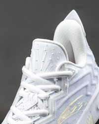 Compact glow-in Sneakers Image 2