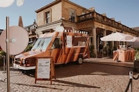 Pop-Up Beauty Caf&eacute;s Image 1