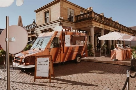 Pop-Up Beauty Caf&eacute;s