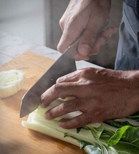 Minimalist Metallic Chef Knives Image 1