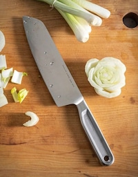 Minimalist Metallic Chef Knives Image 2