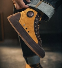 Luxury Retro-Style Sneakers Image 2