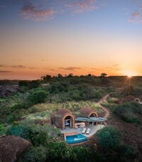 Site-Integrated Safari Retreats