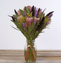 Halloween-Themed Flower Bouquets Image 5