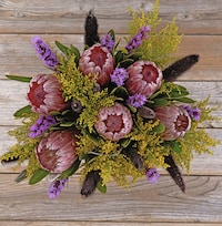 Halloween-Themed Flower Bouquets Image 8