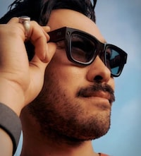 Demure Display-Equipped Eyewear Image 2